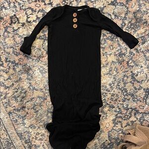 Posh Peanut Newborn Gown in Ribbed Black
